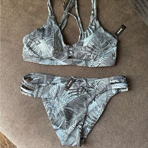 Hurley bikini never worn